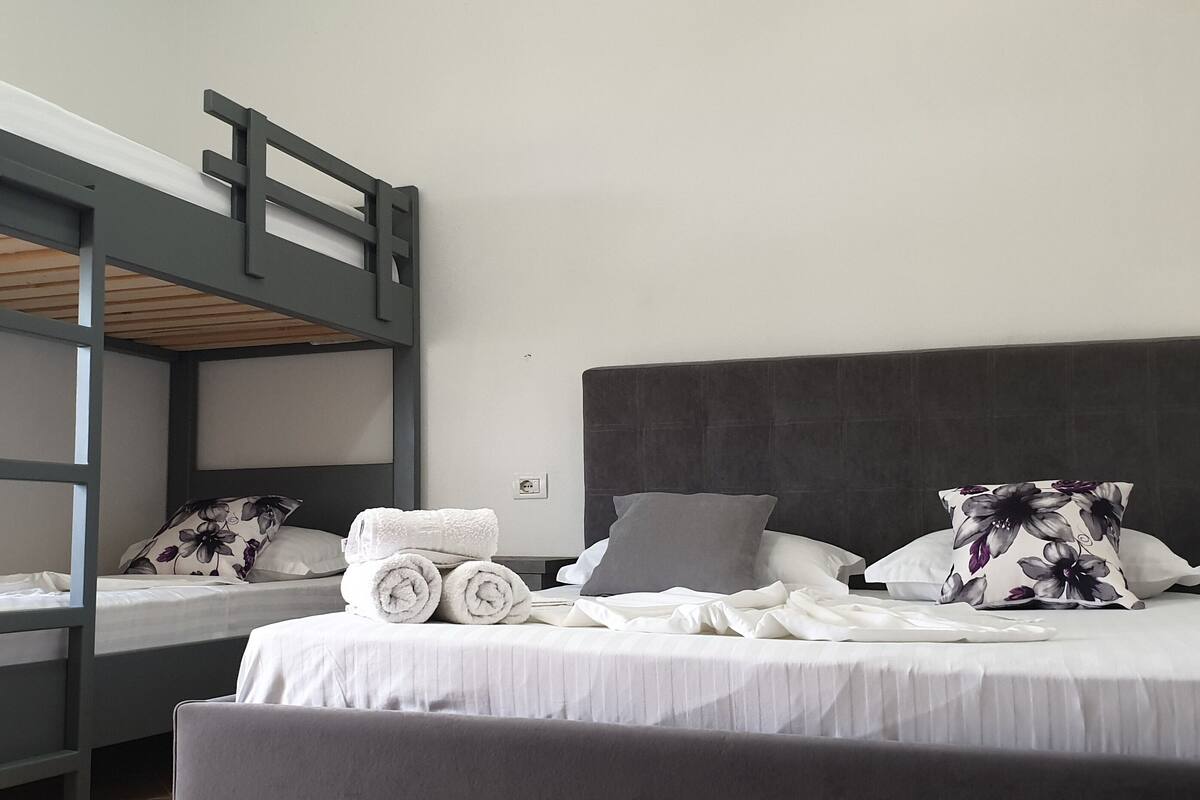 Quarto quádruplo standard, vista para o mar | Cortinas blackout, quartos à prova de som, Wi-Fi de cortesia