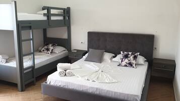 Blackout curtains, soundproofing, free WiFi