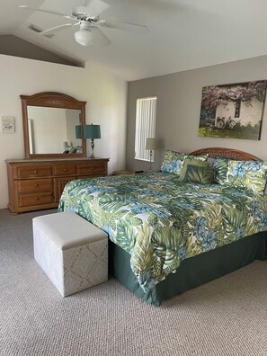 4 bedrooms, desk, iron/ironing board, free WiFi - Wonderful place to relax and enjoy some fun away from home! (Naples)