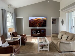 Smart-TV, videospill, DVD-spiller og bøker