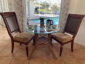 Dining - Wonderful place to relax and enjoy some fun away from home! (Naples)