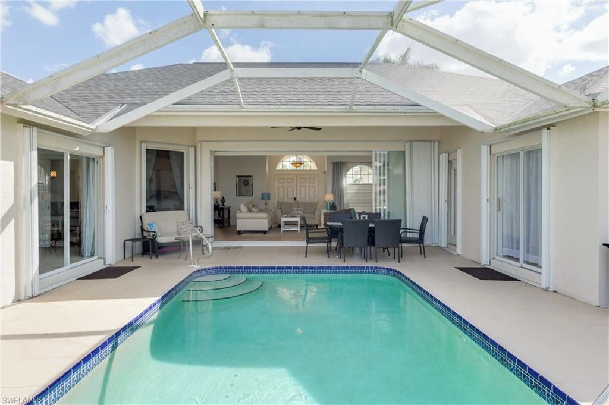 Innenpool, Außenpool