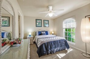 3 bedrooms, iron/ironing board, free WiFi, bed sheets - deal for remote working/studying and native plants/wildlife watching (Cape Coral)