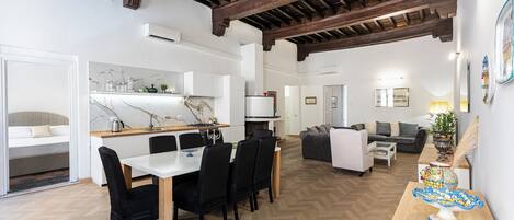 Huoneisto, 2 makuuhuonetta | Oleskelualue | Taulutelevisio, DVD-soitin