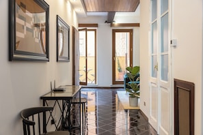 Apartment, 2 Schlafzimmer | Wohnbereich | Flachbildfernseher