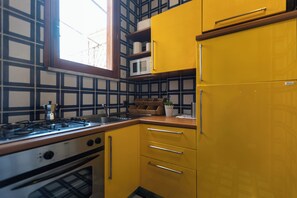 Apartment, 2 Schlafzimmer | Eigene Küche | Großer Kühlschrank, Mikrowelle, Ofen, Herdplatte