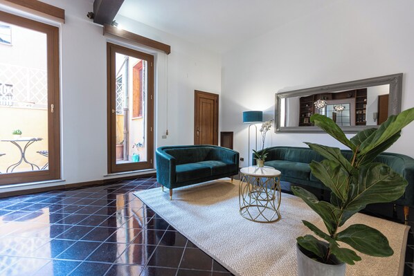 Apartment, 2 Schlafzimmer | Wohnbereich | Flachbildfernseher