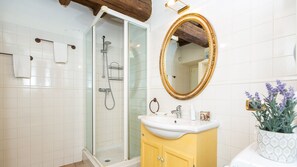 Apartment, 1 Bedroom | Bathroom | Shower, rainfall showerhead, hair dryer, bidet