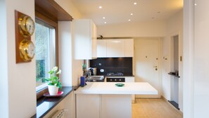 Apartment, 1 Schlafzimmer | Eigene Küche | Großer Kühlschrank, Mikrowelle, Ofen, Herdplatte