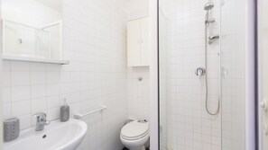 Apartment, 1 Bedroom | Bathroom
