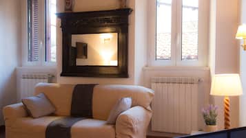 Monolocale | Area soggiorno | TV a schermo piatto