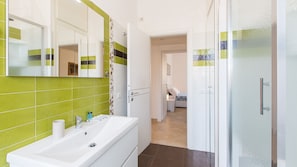 Apartment, 2 Bedrooms | Bathroom sink