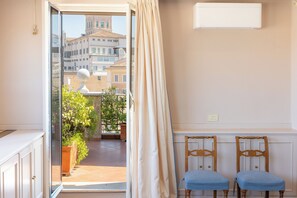 Apartment, 2 Schlafzimmer | Wohnbereich | Flachbildfernseher