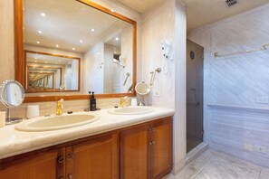 Apartment, 2 Bedrooms | Bathroom