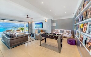 TV, DVD player - Villa Amandara (Les Terres Basses)