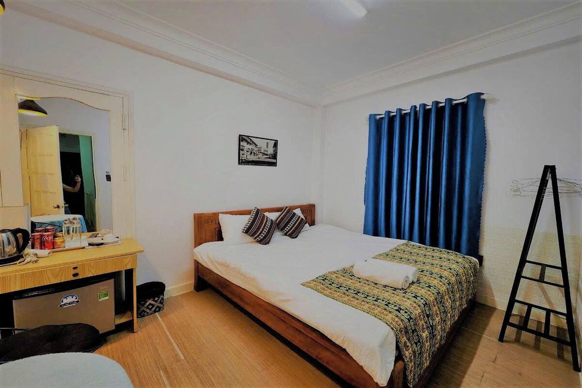 Double Room | WiFi (free), bed sheets
