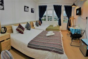Free WiFi, bed sheets - Chau Giang Hotel (Da Lat)