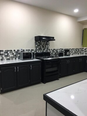 Fridge, microwave, oven, stovetop - Island Vibes Suites (Port of Spain)