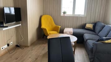 Huisje, 2 slaapkamers (Mosás 1) | Woonkamer | Een smart-tv en vloerverwarming