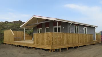 2 bedrooms, free cots/infant beds, free WiFi, bed sheets