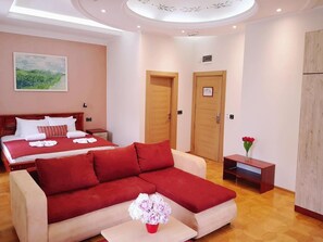 Literie hypoallergénique, minibar, fer et planche à repasser