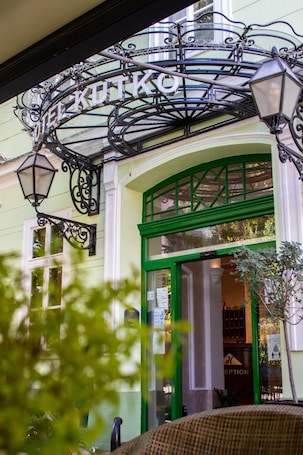 Exterior. Hotel Kutko