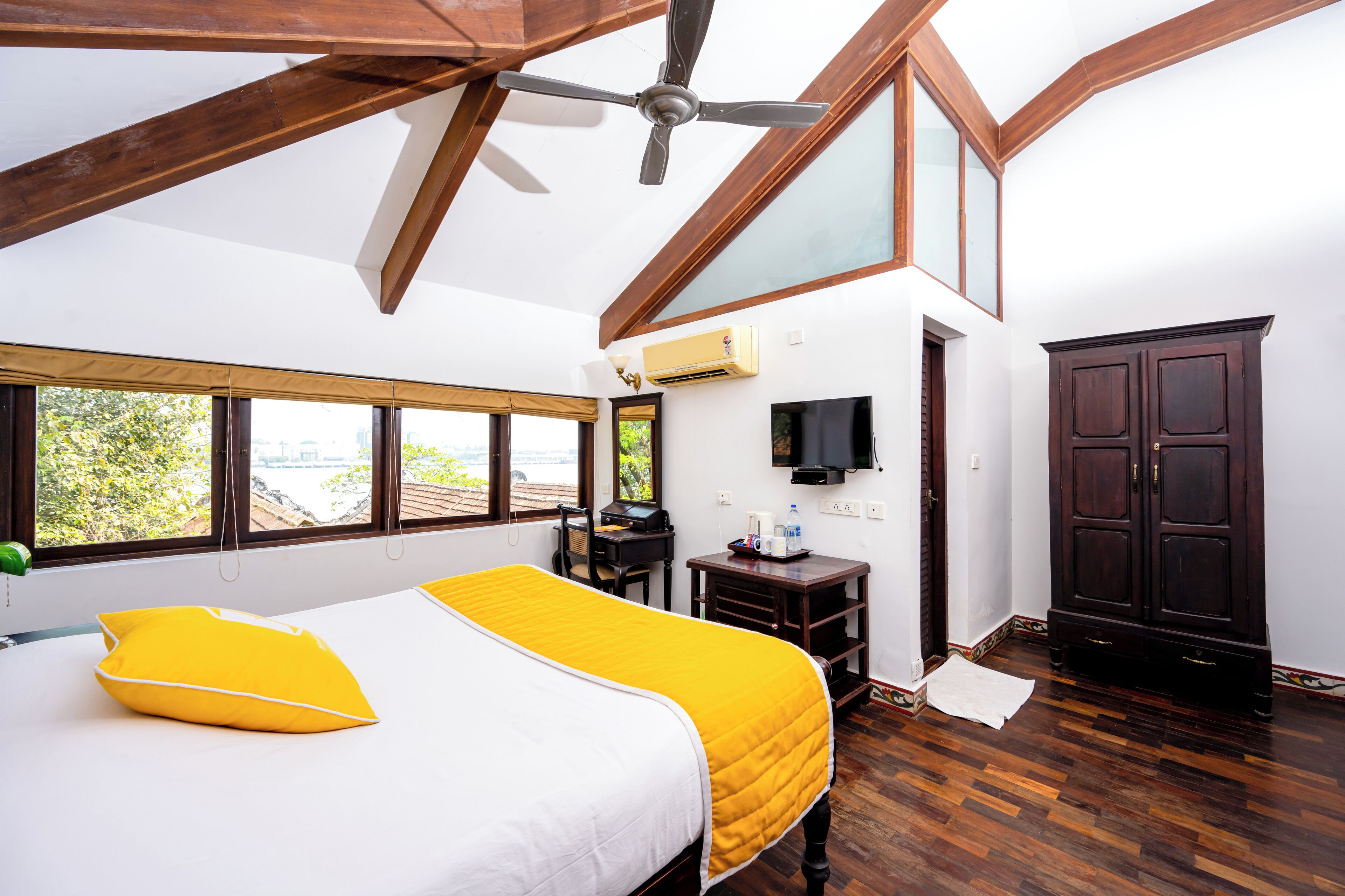 Museum King | Wardrobe