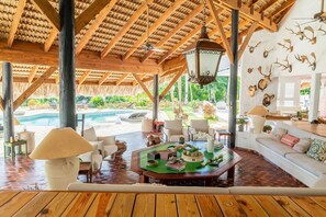 Outdoor pool - Newly remodeled Ocean view villa- Staff included, golf carts available. (La romana)