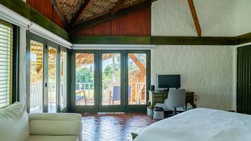 5 bedrooms, in-room safe, desk, iron/ironing board
