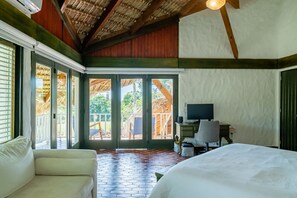 5 bedrooms, in-room safe, desk, iron/ironing board