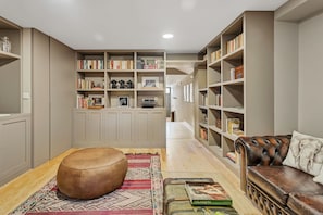 Lobby sitting area - Casa da Praça (Porto)