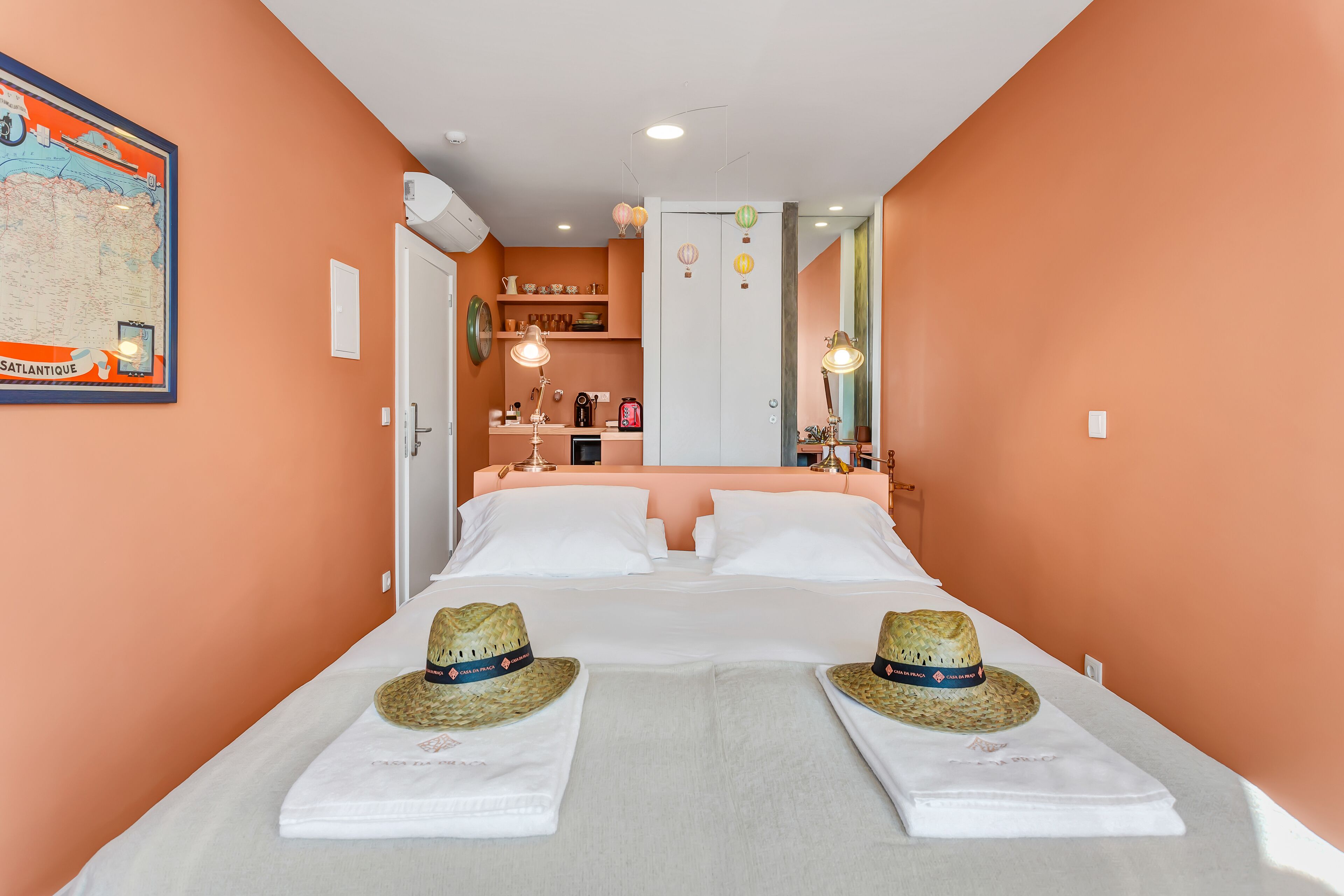 Decoración personalizada, muebles diferentes y wifi gratis 