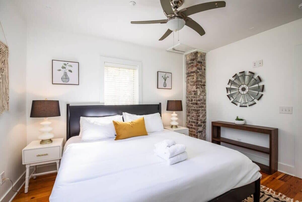 4 bedrooms, iron/ironing board, WiFi, bed sheets