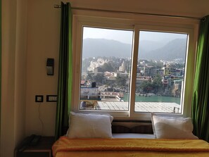 Standard Single Room | Laptop workspace - Hotel The Raja Palace (Yamkeshwar)