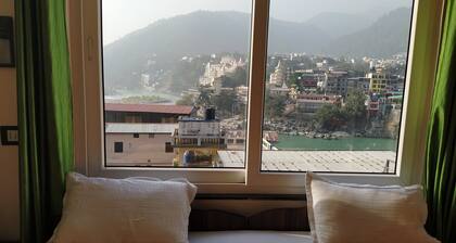 Hotel The Raja Palace
