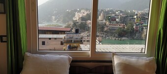 Hotel The Raja Palace