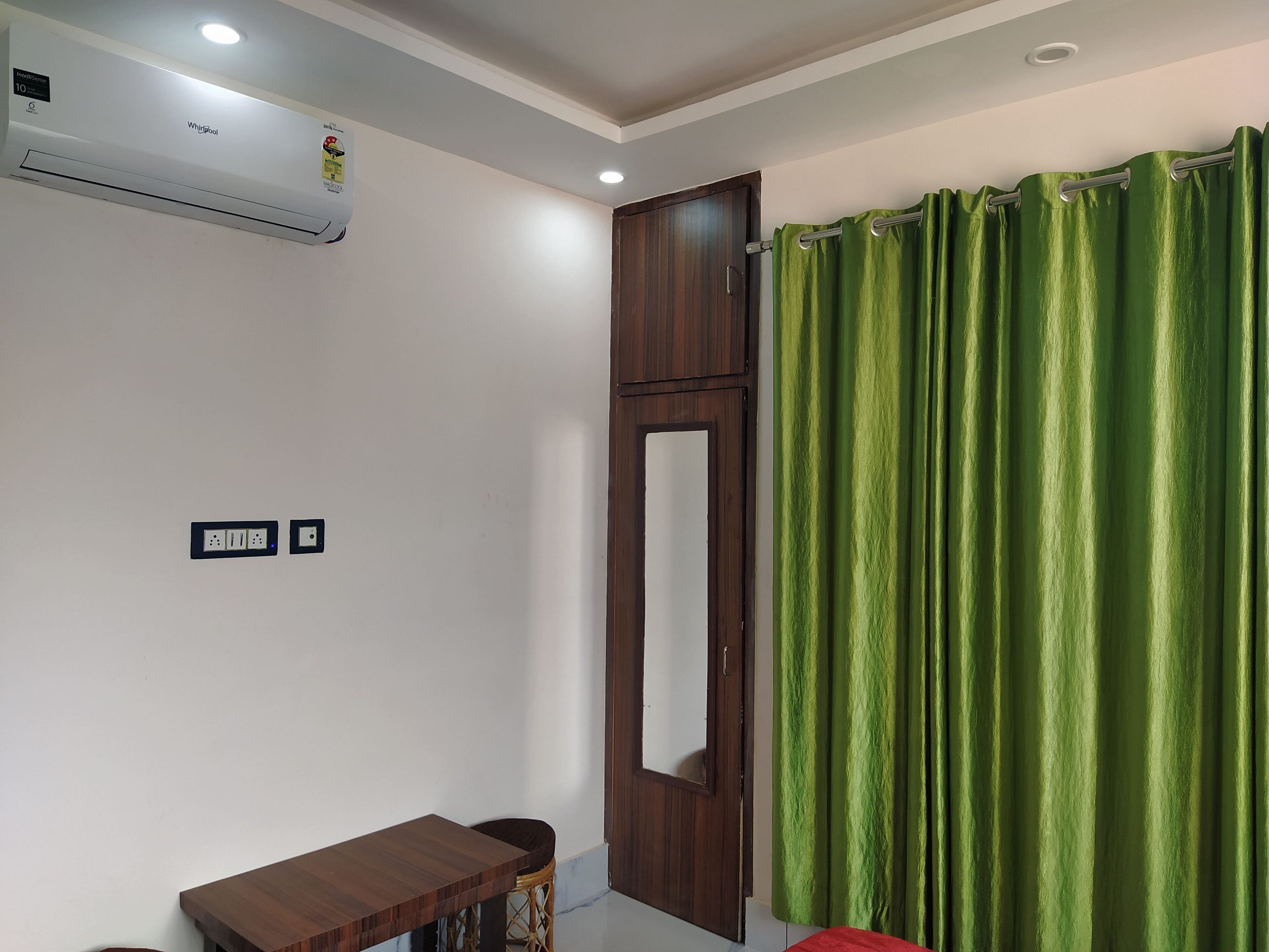 Deluxe Room | Laptop workspace