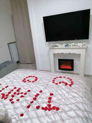 Luxury Double Room | Individually decorated, individually furnished, desk, soundproofing