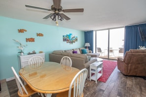 Condo, 3 chambres | Restauration