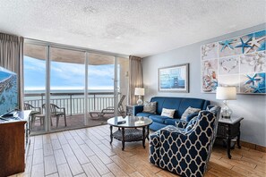 Condo, 1 Bedroom | Living area