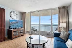 Condo, 1 Bedroom | Living area