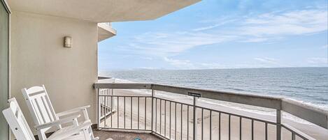 Condo, 2 Bedrooms | Property grounds