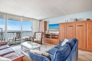 Condo, 2 Bedrooms | Living area