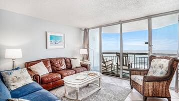 Condo, 2 Bedrooms | Living area