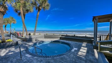 Apartamento, 2 habitaciones | Piscina | Una piscina cubierta, una piscina climatizada