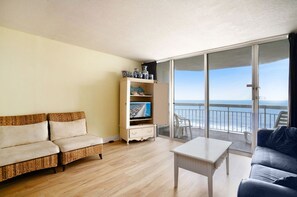 Condo, 1 Bedroom | Living area