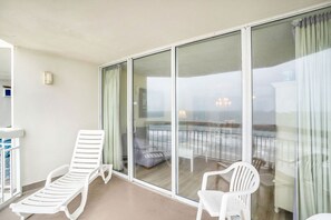 Condo, 1 Bedroom | Property grounds