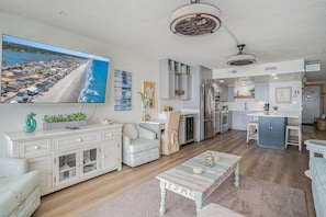 Condo, 1 Bedroom | Living area