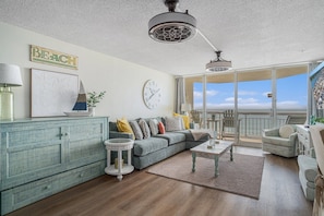 Condo, 1 Bedroom | Living area