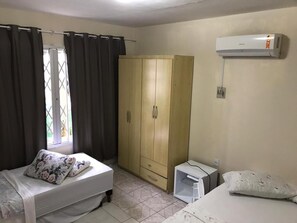 Basic Quadruple Room | Minibar, free WiFi, bed sheets - Pousada Praia do Trapiche (Penha)